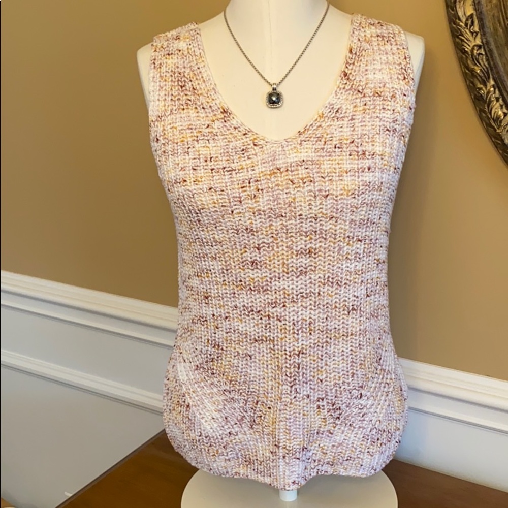 Sleeveless V-Neck Knit Sweater Tank in Gold and Cream
